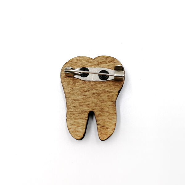 Значок "Зубик с брекетом" - фото 1
