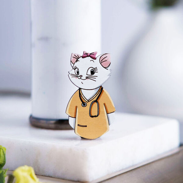 Значок "Киса терапевт", желтый - фото 1