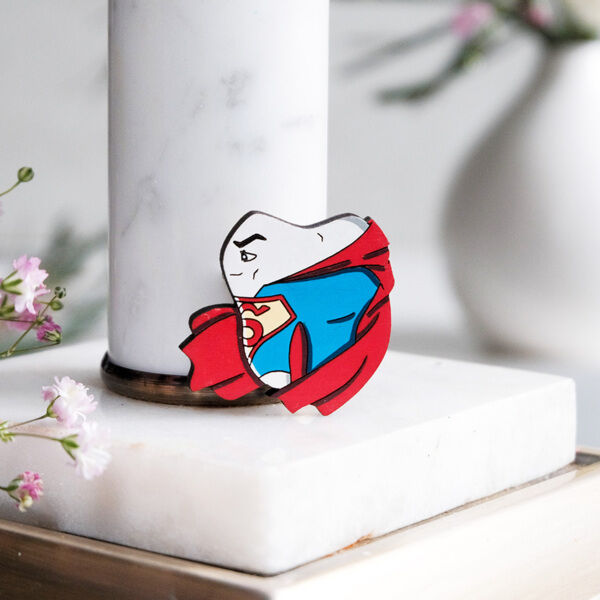 Значок "Зубик супермен" голубой - фото 1