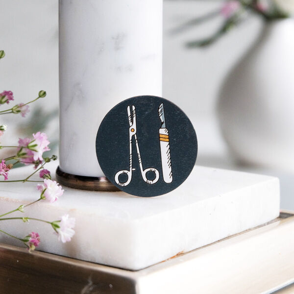 Значок "Инструменты хирурга" - фото 1